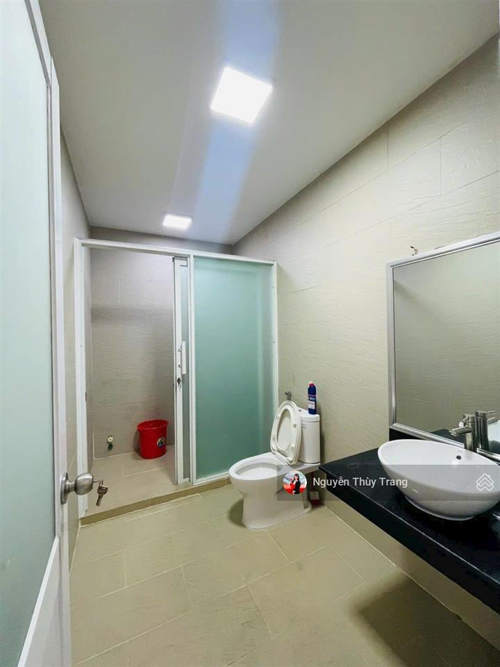 Bán gấp biệt thự cạnh khu chinatown đang sẵn hd thuê 5x30m 4pn. 1 trệt 2 lầu sân thượng, giá tốt