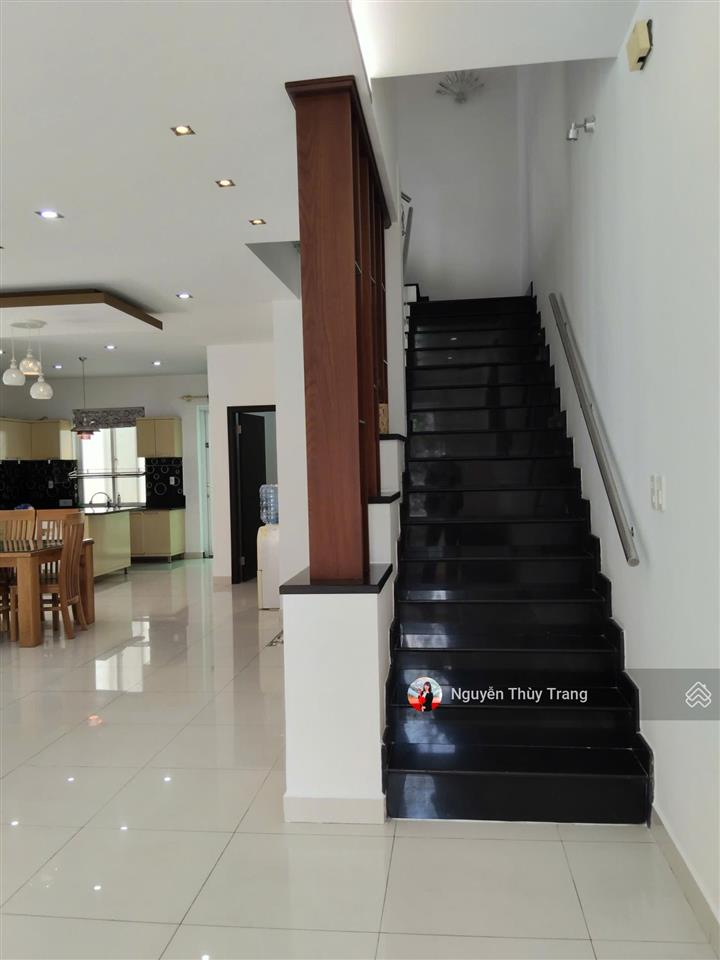 Cho thuê bt 4pn, 4wc, 300m2 tại khu đô thị việt  sing the oasis, 27 triệu