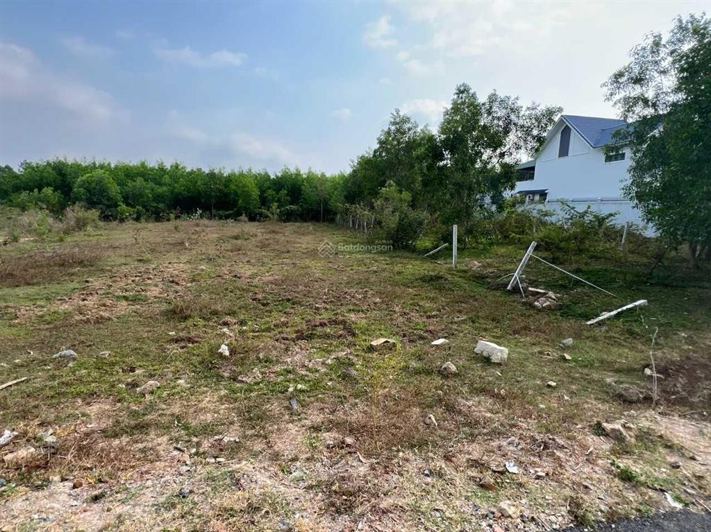 Cần bán gấp lô đất đẹp 265m2 có 200m2 tc giá cắt lỗ chỉ 1,35 tỷ