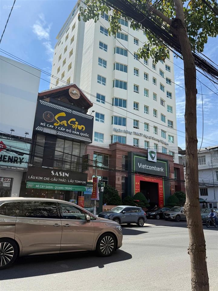 Bán nhà mặt tiền đường quang trung, đối diện ngân hàng vcb, bidv.