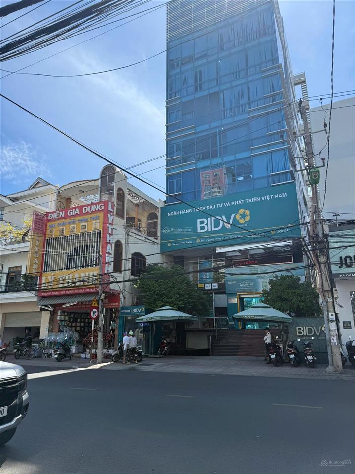 Bán nhà mặt tiền đường quang trung, đối diện ngân hàng vcb, bidv.