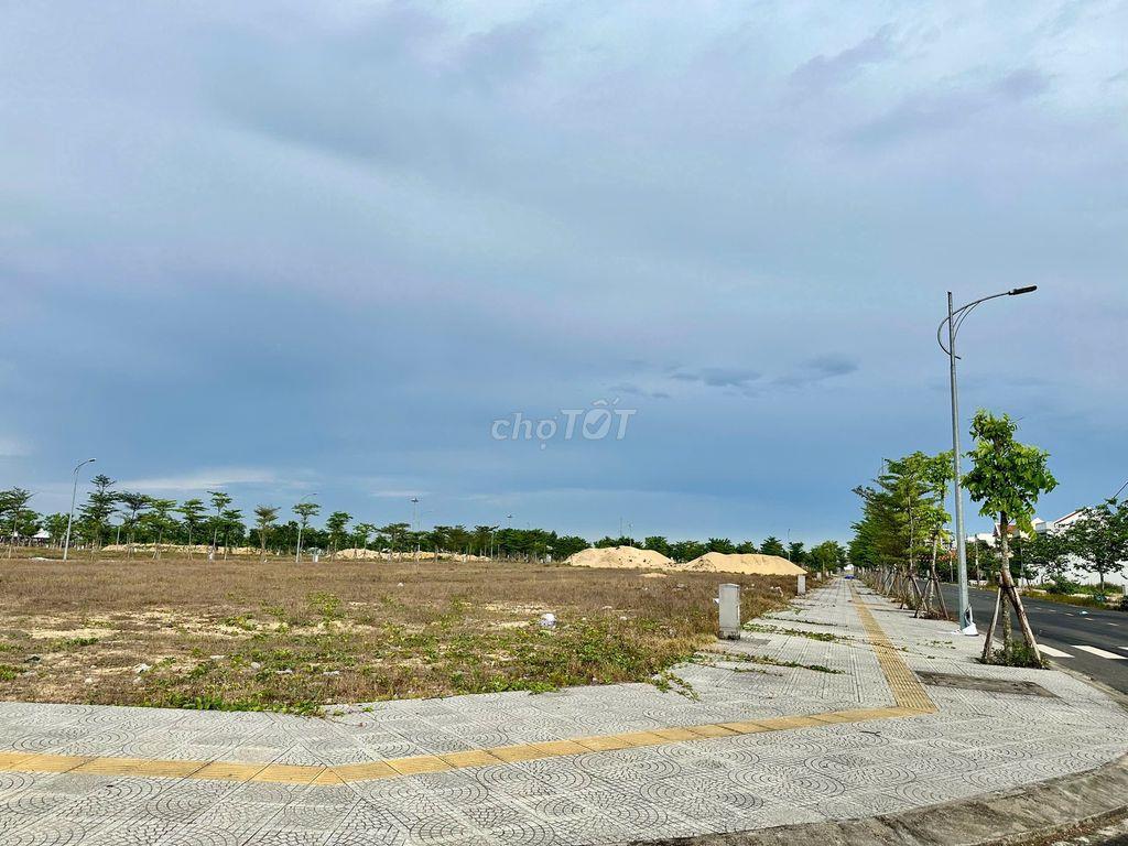 Bán lô 2 mặt tiền siêu đẹp khu vực trung tâm Hội An