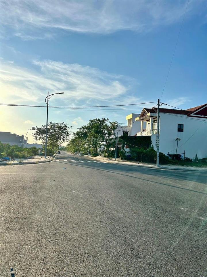 Bán lô 2 mặt tiền siêu đẹp khu vực trung tâm Hội An