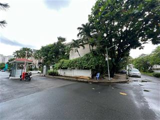 Cần bán gấp căn biệt thự phú gia 3 mặt tiền nhà đẹp giá chỉ 90 tỷ.  0906 396 *** em hà