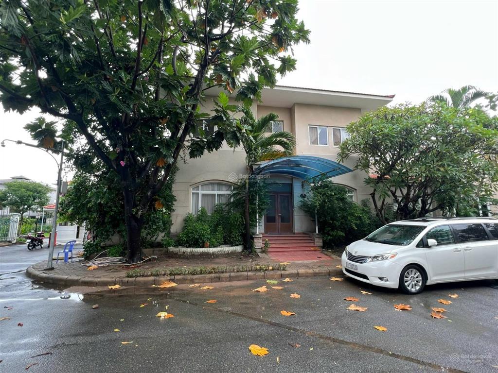 Cần bán gấp căn biệt thự phú gia 3 mặt tiền nhà đẹp giá chỉ 90 tỷ.  0906 396 *** em hà