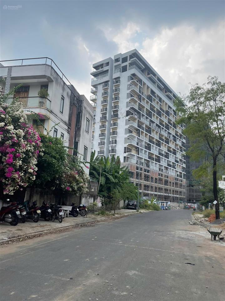 Độc quyền căn 80m2 tầng đẹp hướng đông bắc  view nhà phố và tầng 10 hướng tây bắc view hồ bơi