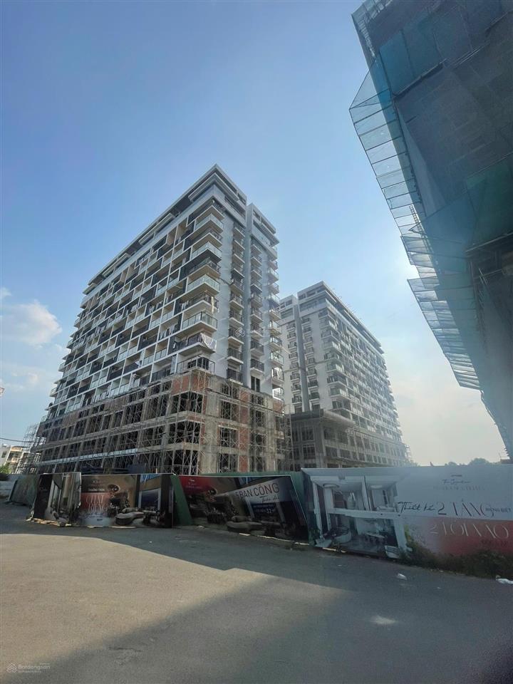 Độc quyền căn 80m2 tầng đẹp hướng đông bắc  view nhà phố và tầng 10 hướng tây bắc view hồ bơi