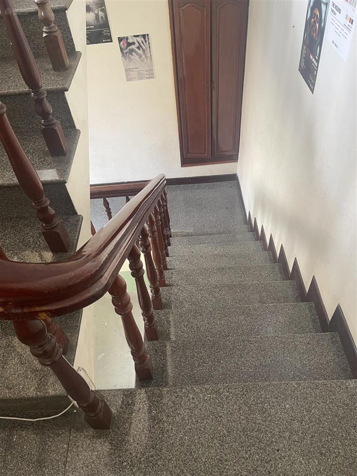 Cho thuê văn phòng 60m² có sân vườn, máy lạnh, vệ sinh riêng ngay htv, đường xe hơi