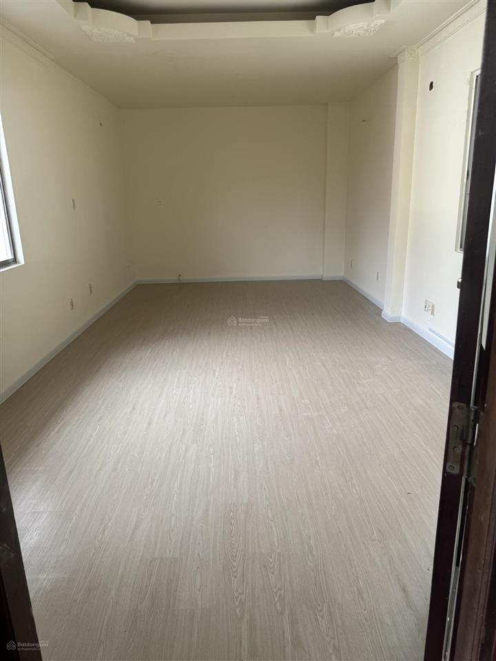 Cho thuê văn phòng 60m² có sân vườn, máy lạnh, vệ sinh riêng ngay htv, đường xe hơi