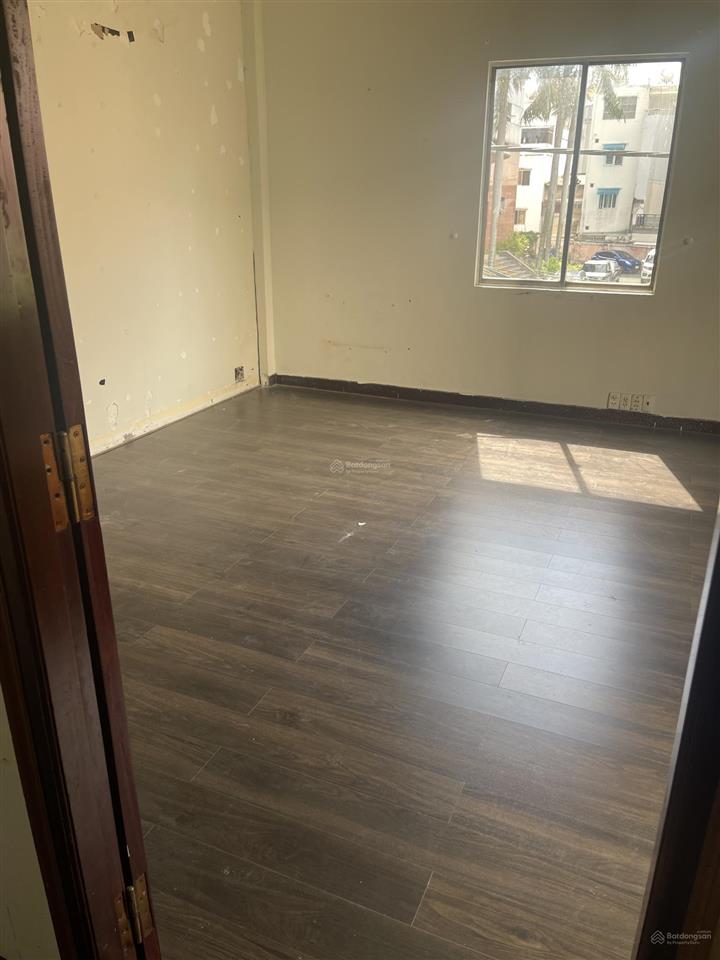 Cho thuê văn phòng 60m² có sân vườn, máy lạnh, vệ sinh riêng ngay htv, đường xe hơi