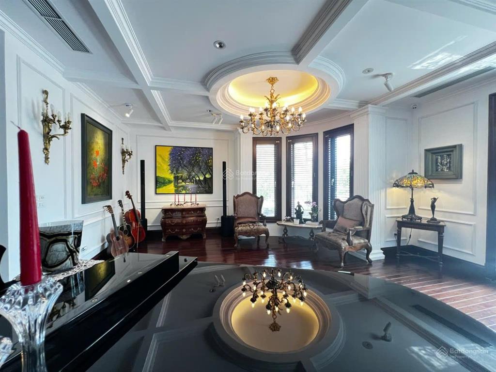 Bán gấp biệt thự ciputra lô góc 2 mặt tiền thang máy nội thất cao cấp