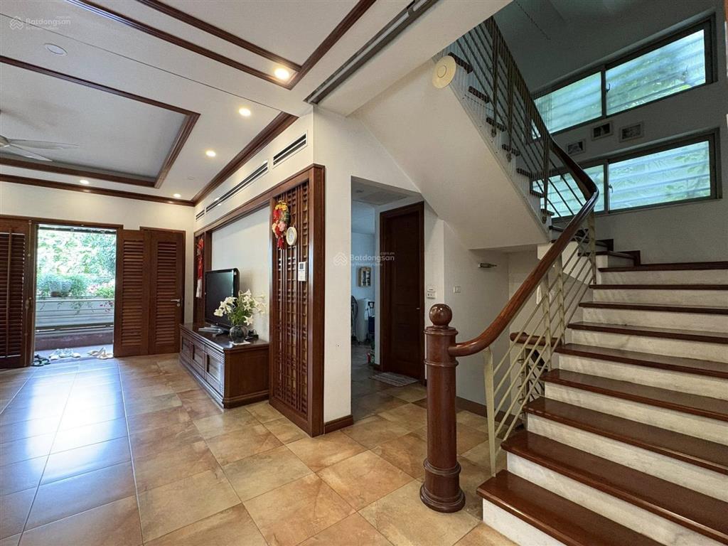 Bán biệt thự đẹp tại thành phố giao lưu, 113 tỷ vnd, 241 m2, nhiều tiện ích