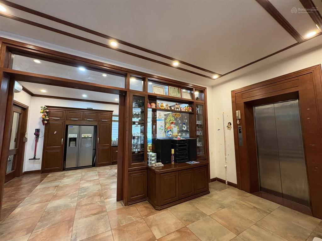 Bán biệt thự đẹp tại thành phố giao lưu, 113 tỷ vnd, 241 m2, nhiều tiện ích