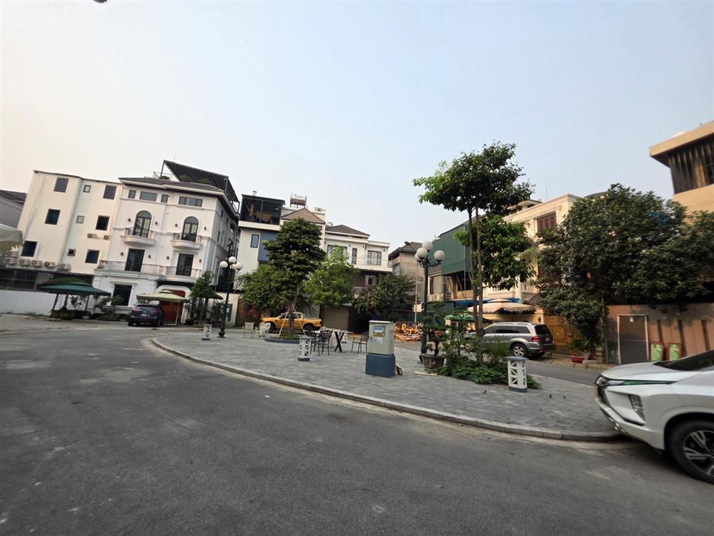 Bán biệt thự đẹp tại thành phố giao lưu, 76 tỷ, 235m2, 4pn, 4wc