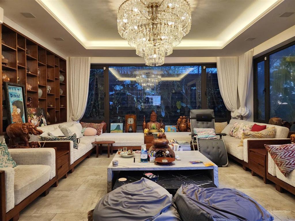 Chính chủ cần bán gấp biệt thự thành phố giao lưusát hồ 209m2  4 tầng đẩy đủ nội thất