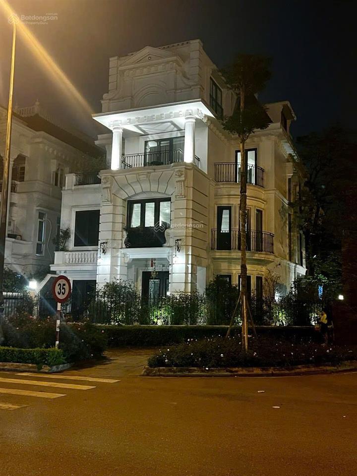 Bán biệt thự lô góc đường đôi ciputra  giảm chào 3 tỷ306m2 nội thất thang máy cao cấp