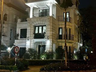 Bán biệt thự lô góc đường đôi ciputra  giảm chào 3 tỷ306m2 nội thất thang máy cao cấp