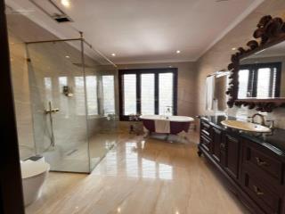 Hoa hậu lô góc. bán chung cư ciputra tây hồ. view hồ công viên 65ha. giá 1xx tr/m2