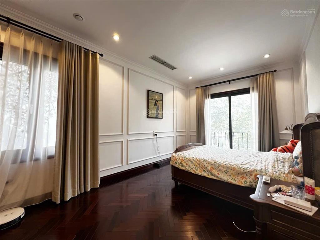 Hoa hậu lô góc. bán chung cư ciputra tây hồ. view hồ công viên 65ha. giá 1xx tr/m2