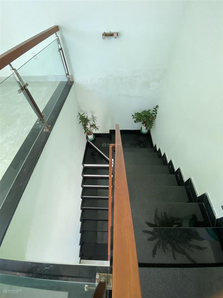 Cần bán căn nhà 3 tầng đường mẹ thứ cách biển chỉ vài trăm mét  0936 325 ***