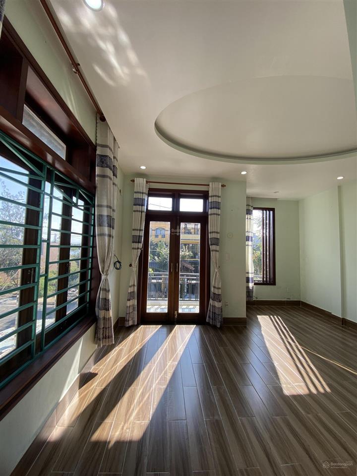 Cần bán căn nhà 3 tầng đường mẹ thứ cách biển chỉ vài trăm mét  0936 325 ***