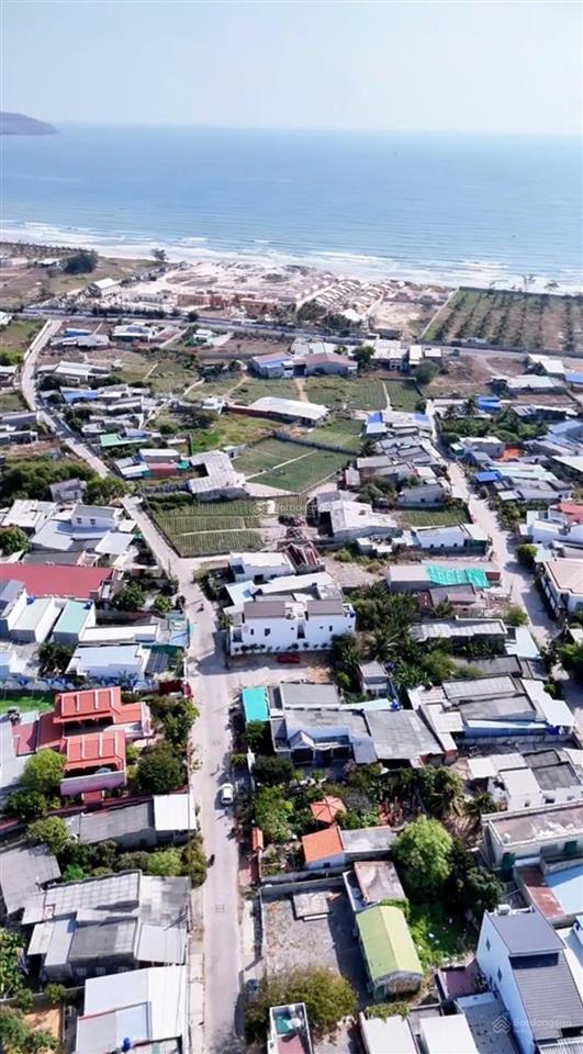 Bán đất tặng nhà, gần bãi sau biển mũi né, 585m2 full thổ cư, cách bãi tắm biển 400m
