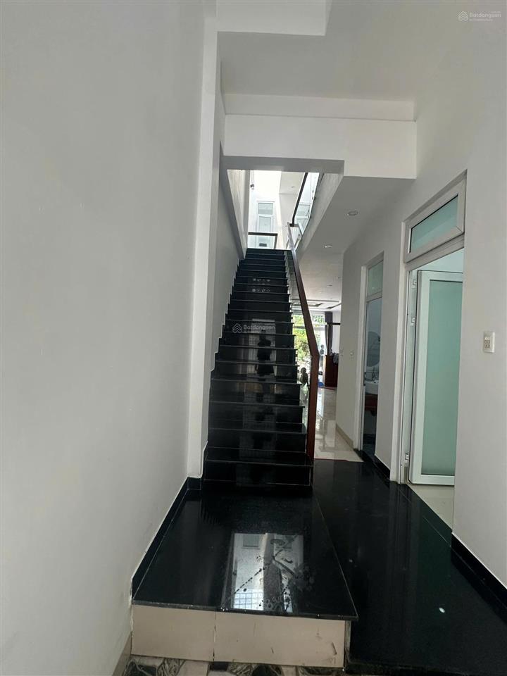 Nhà 3 tầng mặt tiền đường bàu năng 1, sát trục lý thái tông, hướng tây nam, gần biển giá chỉ 7,1 tỷ