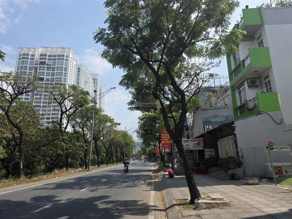 Đất mặt tiền kinh doanh làng đại học abc, 10x23=230m2. cần tiền, có tách bán một phần!