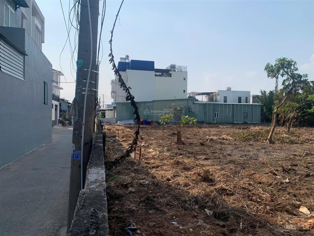 Đất lớn góc 2500m2 mặt tiền đào sư tích