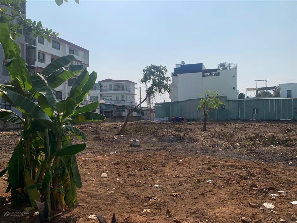 Đất lớn góc 2500m2 mặt tiền đào sư tích