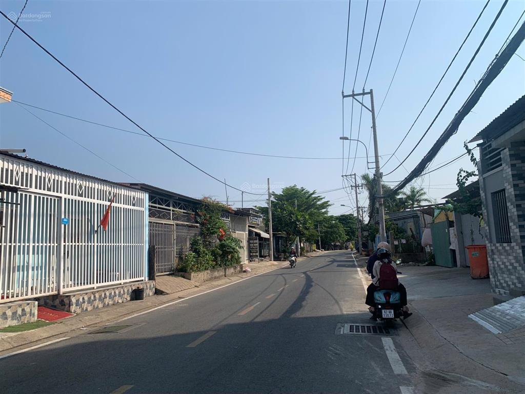 Đất lớn góc 2500m2 mặt tiền đào sư tích