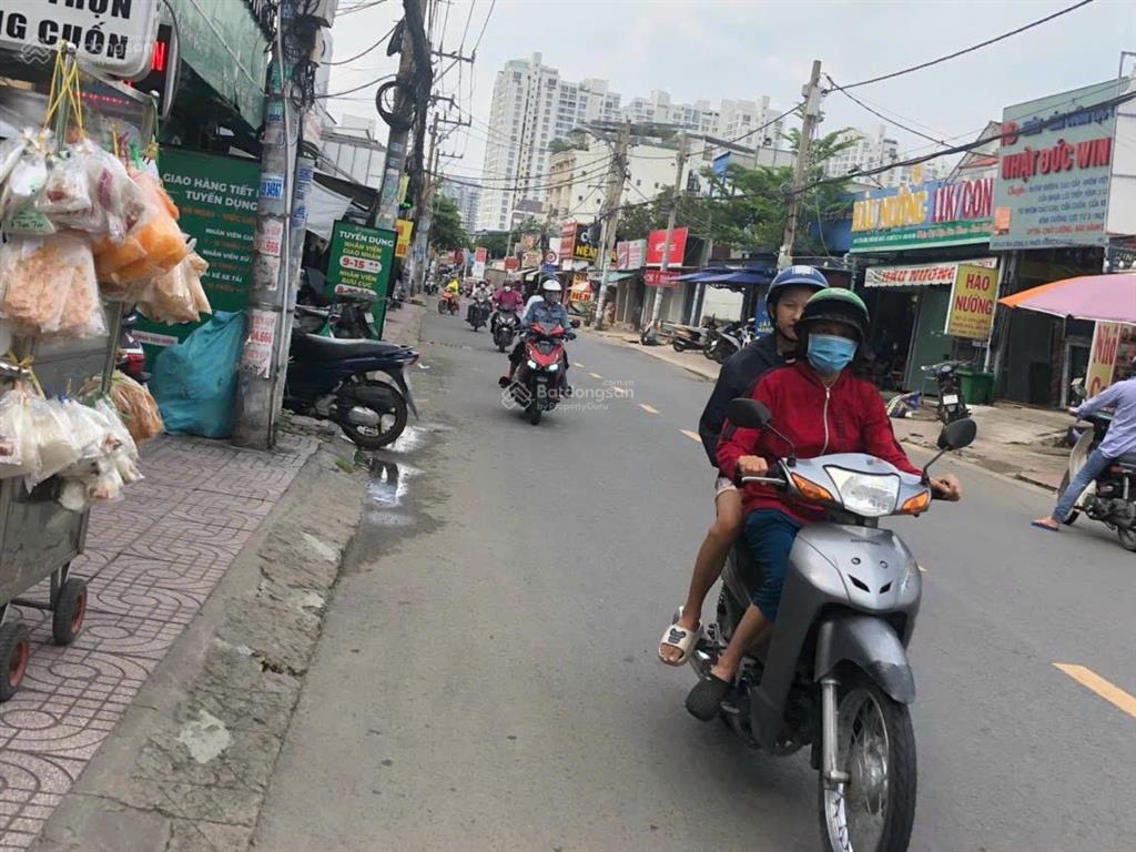 Nhà phố cấp 4 vị trí đẹp mt lê văn lương, ngay cổng thái sơn 17,5 tỷ, 150m2, mặt tiền rộng