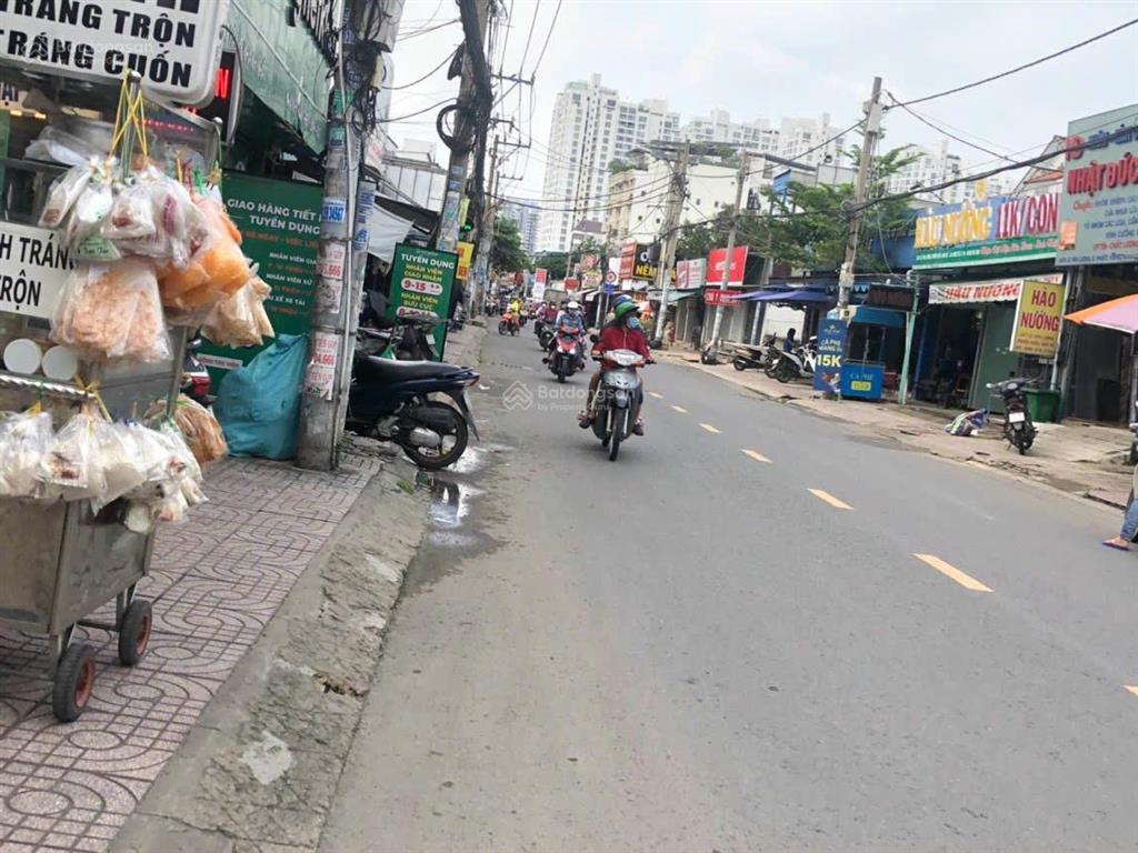 Nhà phố cấp 4 vị trí đẹp mt lê văn lương, ngay cổng thái sơn 17,5 tỷ, 150m2, mặt tiền rộng