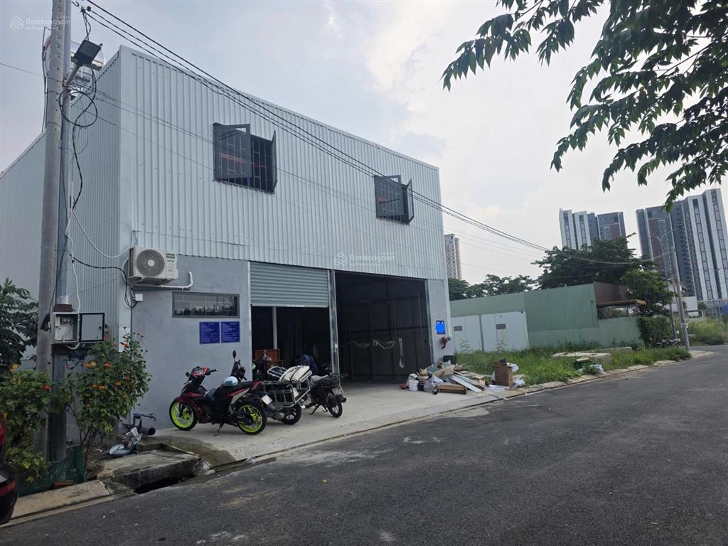 Cho thuê kho đẹp 250m2 đướng lớn xe container vào tận nơi giá rẻ