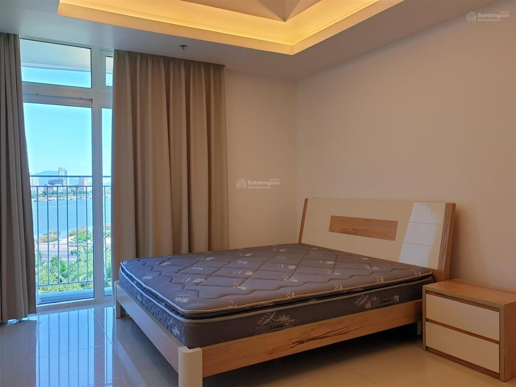 Cho thuê dài hạn căn hộ 2 phòng ngủ azura đà nẵng, view sông hàn.  0931 914 ***