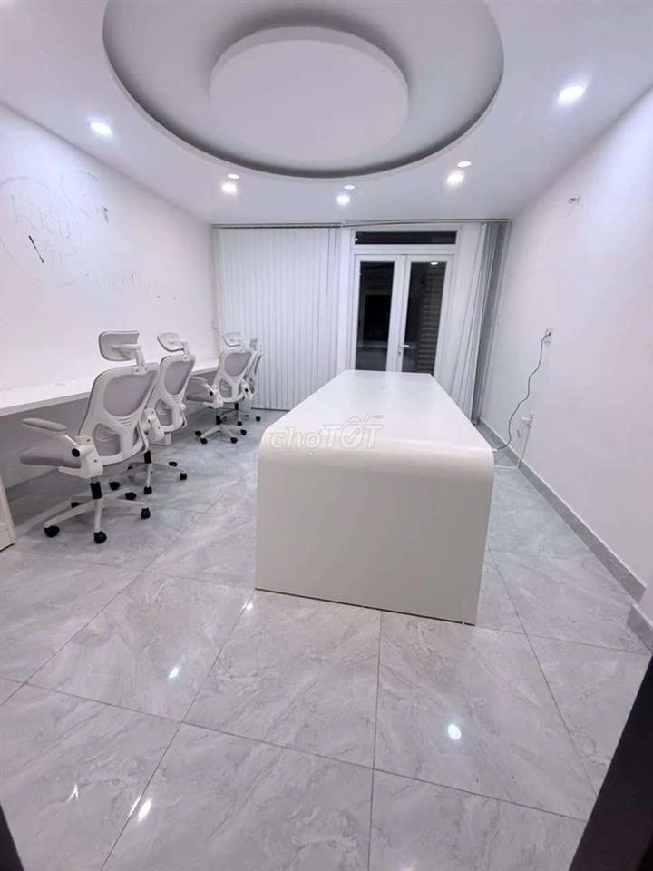 CHO THUÊ NGUYÊN CĂN NHÀ MẶT TIỀN KHU BÁN VỊT QUAY QUẬN 5