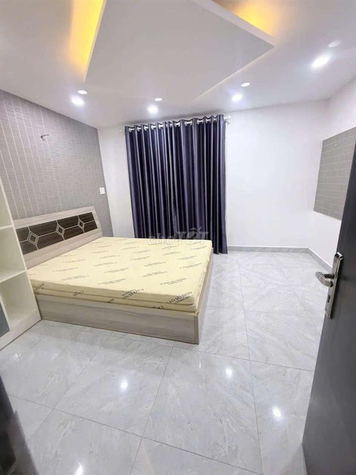 CHO THUÊ NGUYÊN CĂN NHÀ MẶT TIỀN KHU BÁN VỊT QUAY QUẬN 5