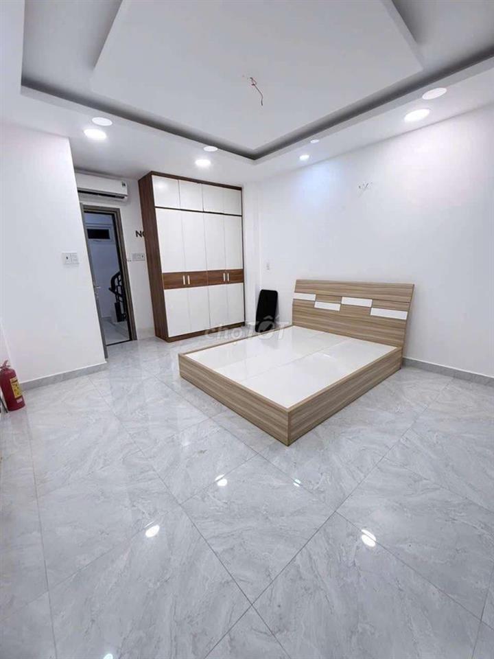 CHO THUÊ NGUYÊN CĂN NHÀ MẶT TIỀN KHU BÁN VỊT QUAY QUẬN 5