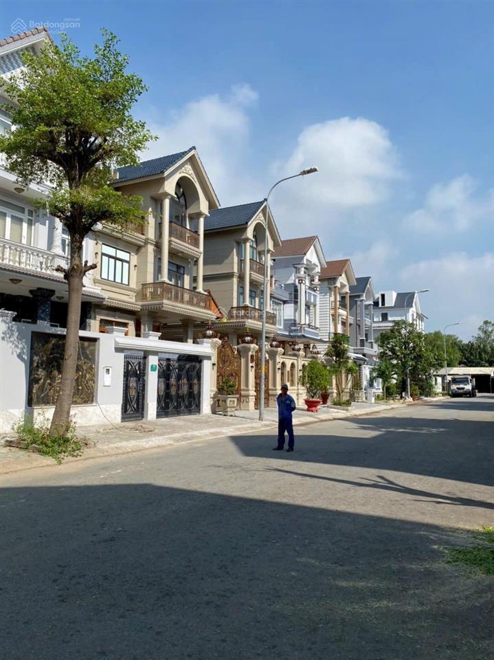 Chủ kẹt cần bán gấp nền phố 5x22m mặt tiền phạm hùng kdc đại phúc green villas giá 125tr/m2