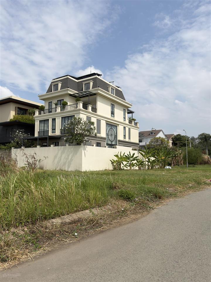 Bán biệt thự đơn lập 15x22,5m khu đại phúc green villas 1 hầm 4 lầu giá 42 tỷ có hồ bơi sh