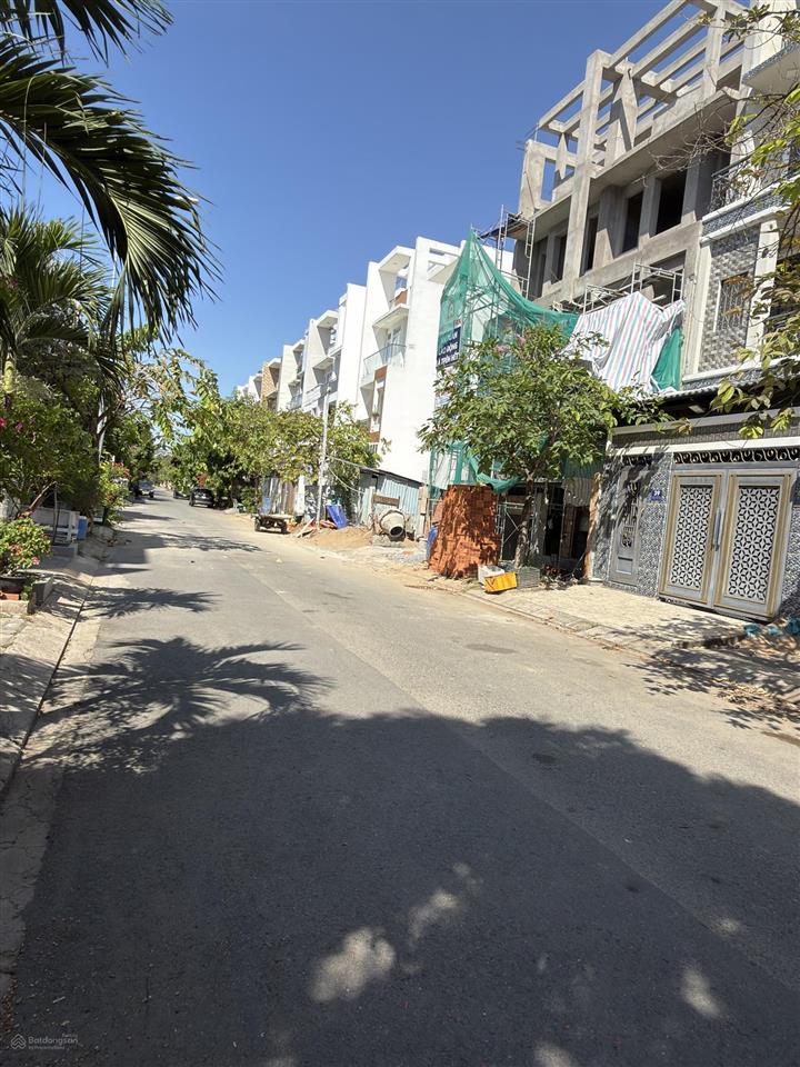 Cần bán đất nền phố 5x20m kdc đại phúc green villas giá 7ty6 view đẹp hướng tây bắc 0932 798 ***