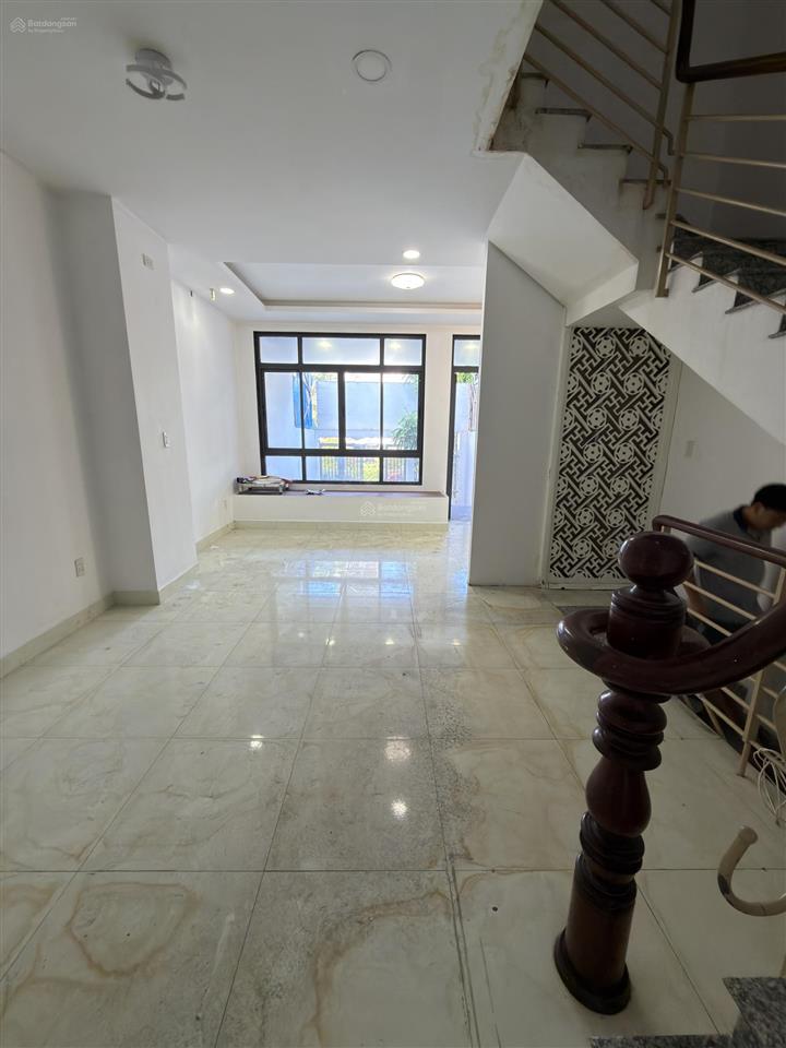 Cho thuê nhà nguyên căn kdc 6b intresco 1 trệt 3 lầu đường số 2 giá 20tr/m  0932 798 ***
