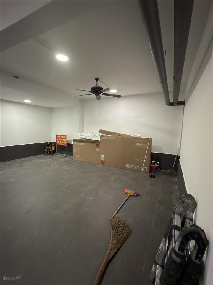 Cho thuê nhà nguyên căn + kho kế bên kdc t30, đường phạm hùng, giá 25tr/th, nhà 3 lầu