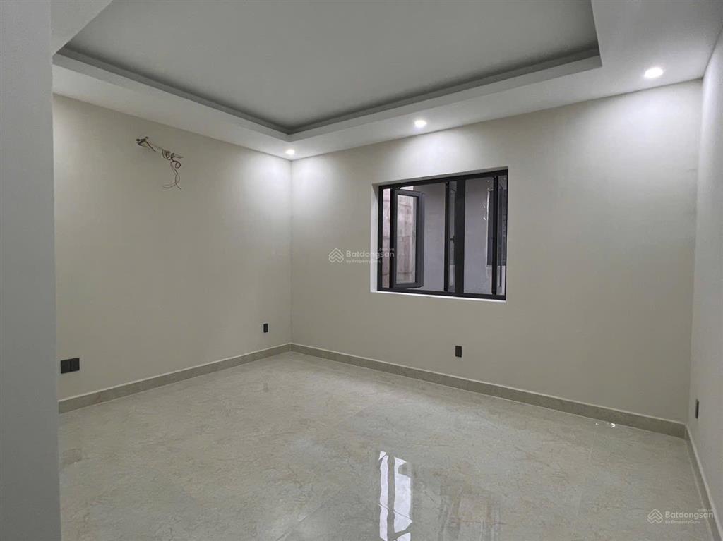 Cho thuê nhà nguyên căn + kho kế bên kdc t30, đường phạm hùng, giá 25tr/th, nhà 3 lầu