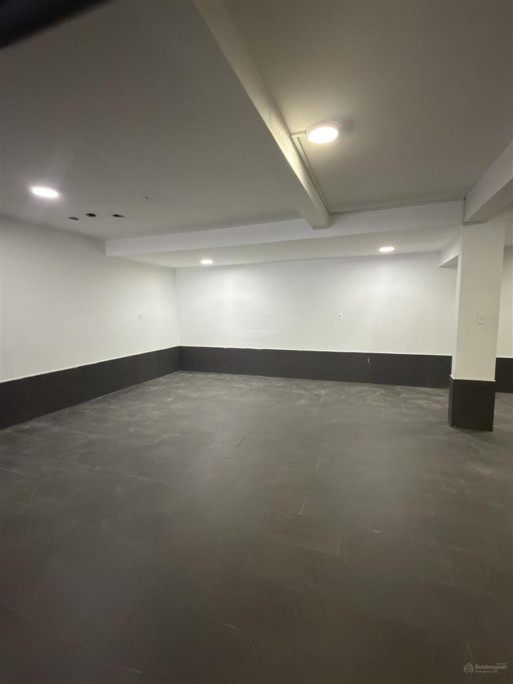 Cho thuê nhà nguyên căn + kho kế bên kdc t30, đường phạm hùng, giá 25tr/th, nhà 3 lầu