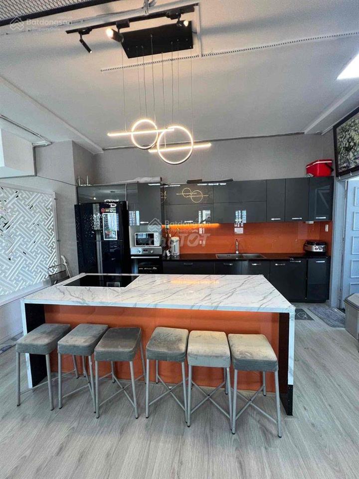 Cho thuê nhanh căn hộ 3pn dt 130m2 giá siêu rẻ