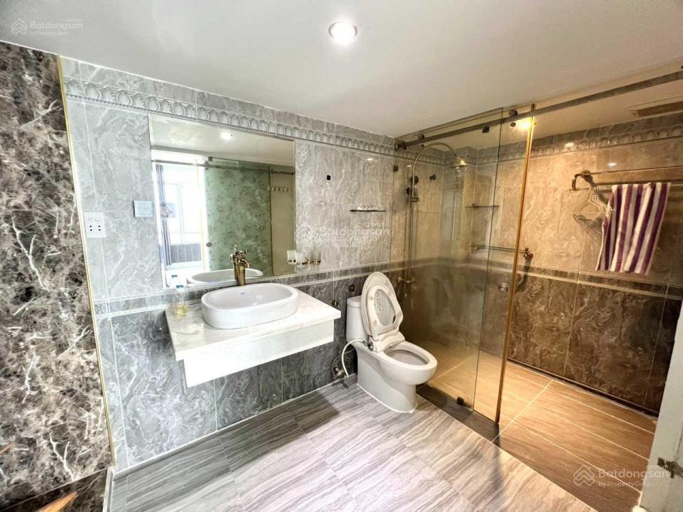 Bán gấp căn hộ 3pn dt 130m2 giá chỉ 4.8ty nhà decor tặng nội thất cao cấp