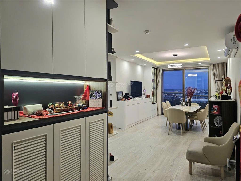 Chủ gửi bán căn hộ midtown m5110m2 lầu cao căn góc view sông hướng đông nam sổ hồng riêng