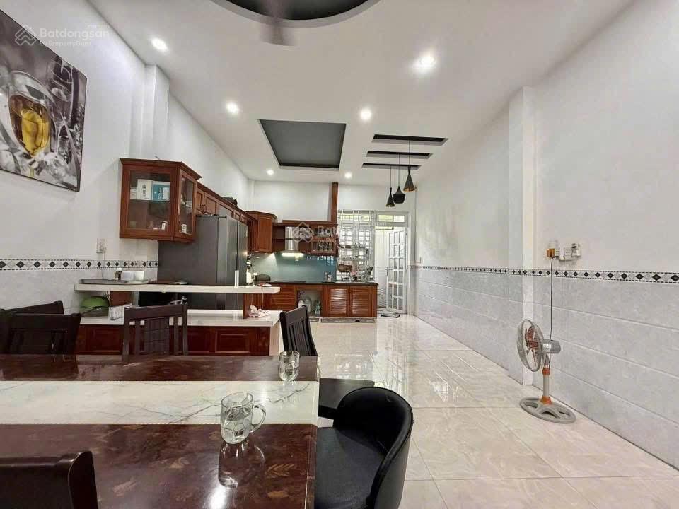 3 tầng tận 103m2 thổ cư  ngang 4.5m /5pn vài căn ra mặt tiền đối diện vạn phúc city  hẻm oto
