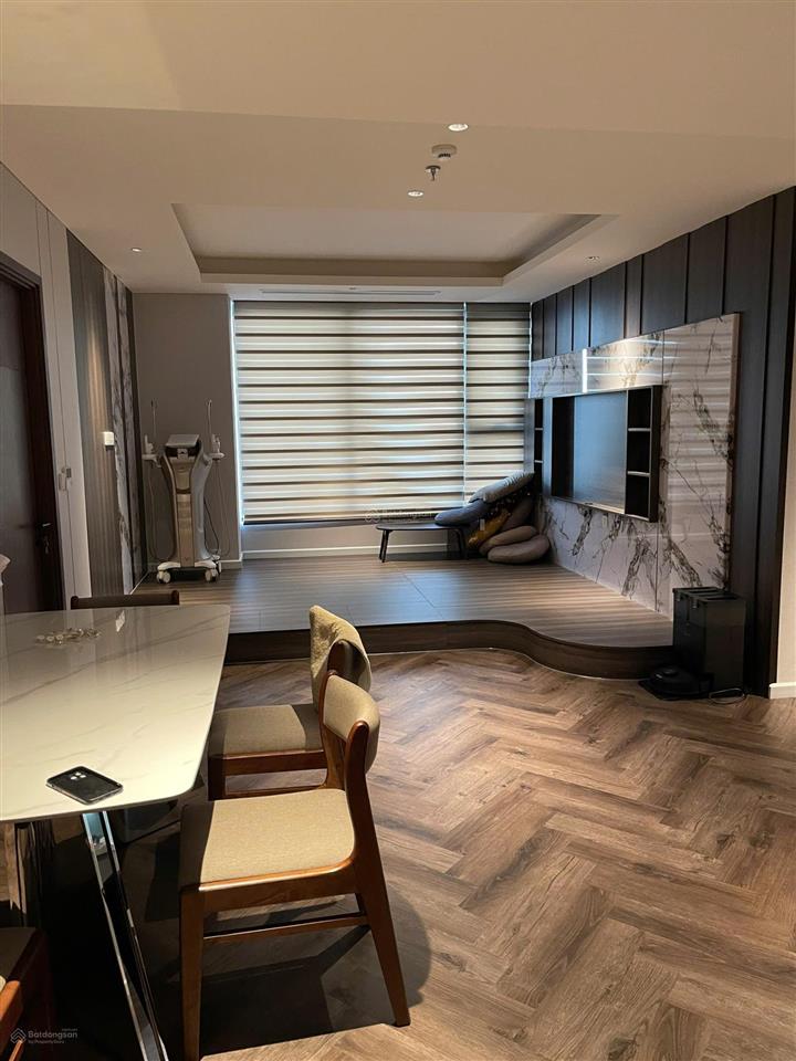 Chuyển nhượng căn hộ 2pn 90m2, lầu cao full nội thất, bán nhanh giá 13,97 tỷ.  0908 622 ***